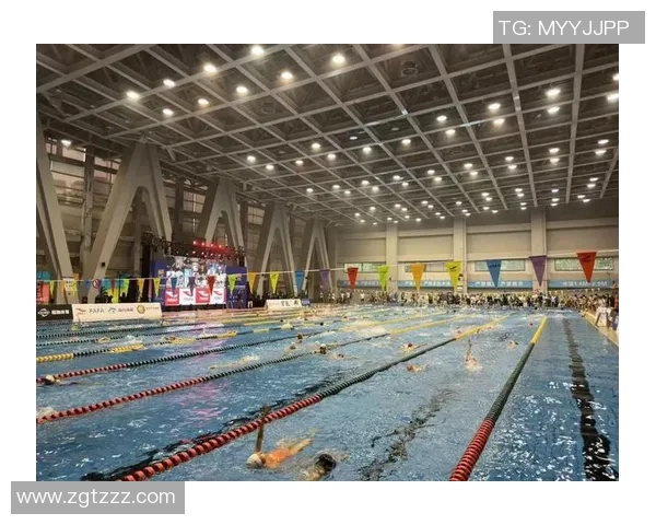 激烈角逐水中争锋 热血游泳比赛展现极限速度与团队精神